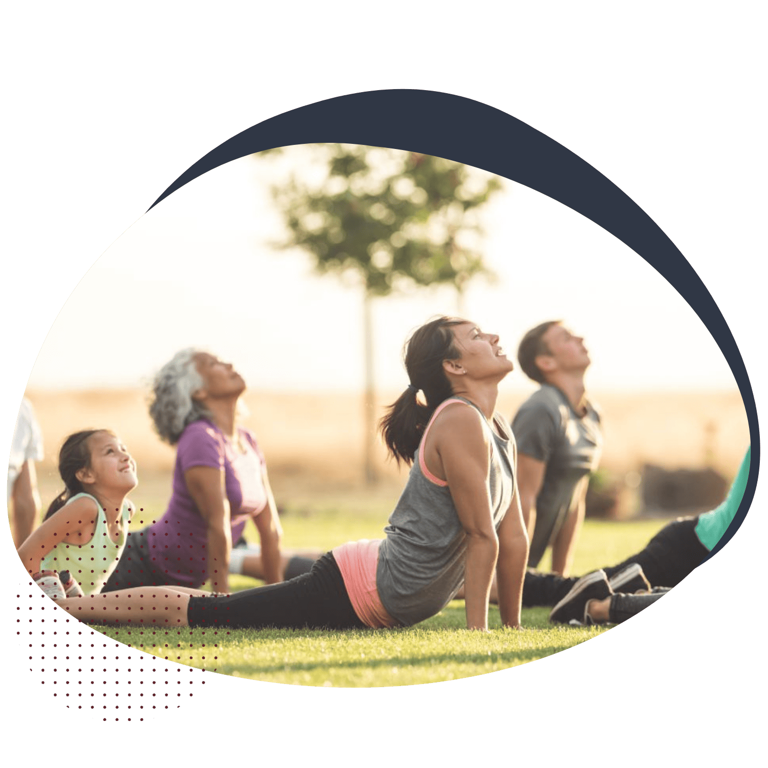 Yoga im Park Leipzig yoga im park leipzig Erlebe die Magie von Bewegung und Natur Die frische Luft am Morgen, das Rascheln der Blätter und der weiche Boden unter Deinen Füßen – Yoga im Park Leipzig bietet Dir die perfekte Gelegenheit, Dich mit der Natur zu verbinden. Diese einzigartige Praxis bringt Dich in Einklang mit den Elementen Erde und Luft und schenkt Dir einen entspannten und kraftvollen Start in den Tag. Gemeinsam mobilisieren wir sanft den gesamten Körper, fördern Kraft und Koordination und stärken dabei Deine Gelenke und die Wirbelsäule. Spielerisch fordern wir uns heraus und schaffen Raum für neue Energie. Egal, ob Du Anfänger bist oder erfahren – hier bist Du willkommen, um morgens mit Bewegung und Achtsamkeit aufzutanken. Mobilisiere Deine Wirbelsäule und Gelenke. Stärke und stabilisiere Deine Rückenmuskulatur. Kräftige Deine unterstützenden Bauchmuskeln.